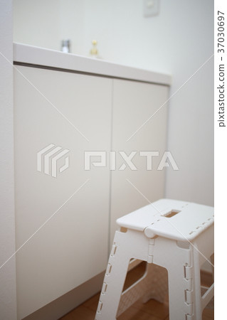 梯子（廁所踩踏育兒育兒童年生活方式住宅住宅公寓生活） 37030697
