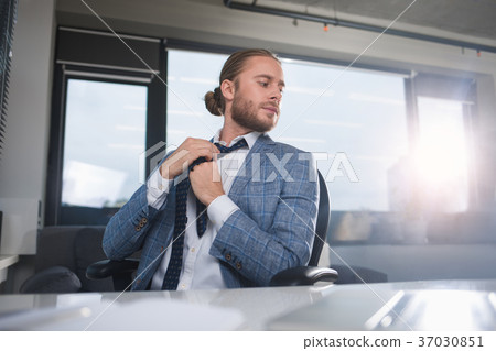 Elegant male trimming himself up Elegant male trimming himself up 37030851