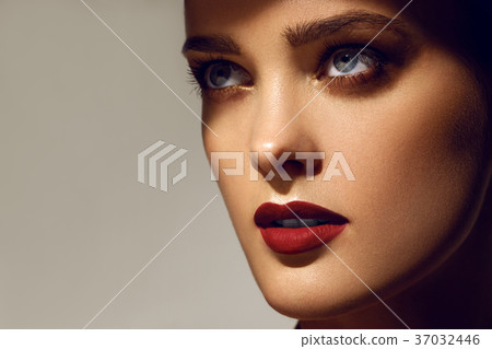 Beautiful young model with red lips. 37032446