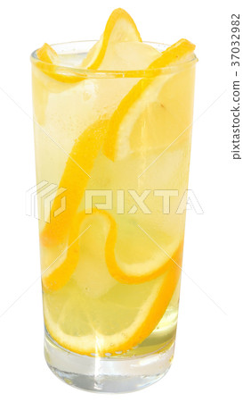 Lemonade with ice cubes 37032982