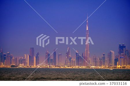 Dubai downtown skyline 37033116