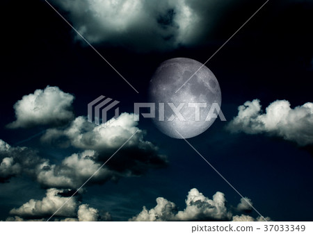 The moon in the night sky 37033349