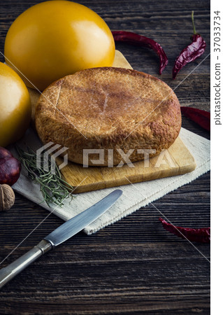Homemade sheep and cow's cheese 37033734