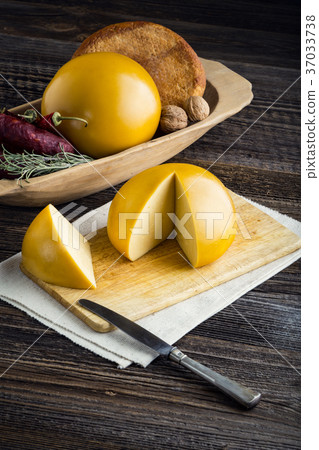 Sliced homemade sheep and cow's cheese 37033738