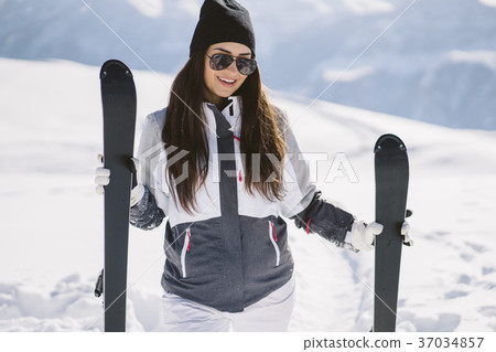 girl with ski 37034857