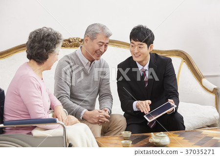 老夫婦,推銷員,韓國人 老夫婦,推銷員,韓國人 37035271