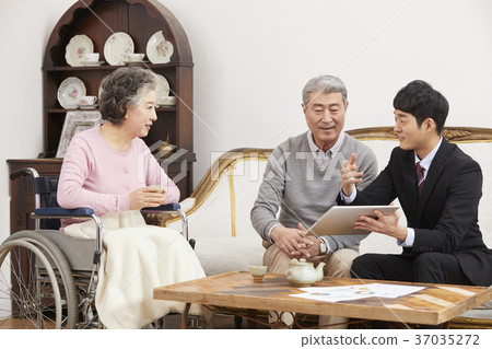 老夫婦,推銷員,韓國人 老夫婦,推銷員,韓國人 37035272