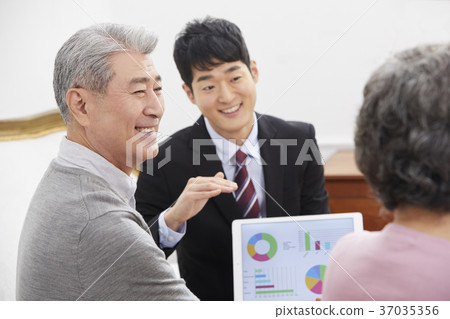 老夫婦,推銷員,韓國人 老夫婦,推銷員,韓國人 37035356