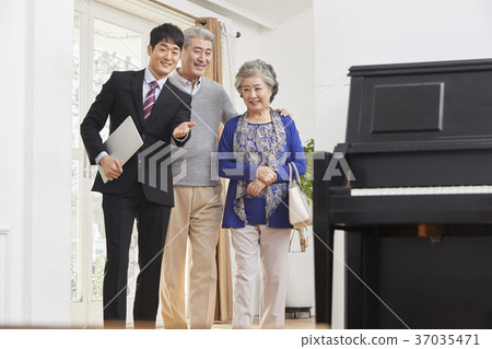 老夫婦,推銷員,韓國人 老夫婦,推銷員,韓國人 37035471