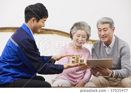 老夫婦,推銷員,韓國人 老夫婦,推銷員,韓國人 37035477