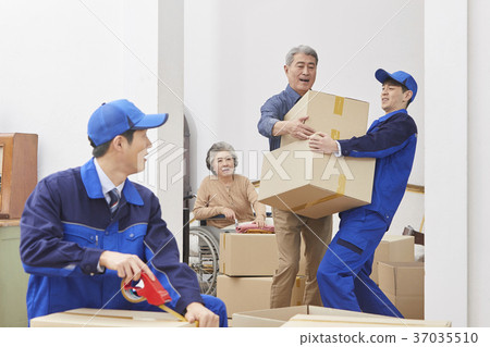 Director, old couple, worker, Korean 37035510