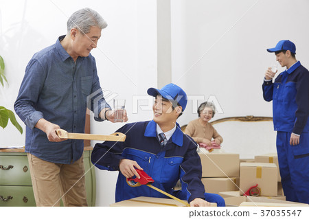 Director, old couple, worker, Korean 37035547