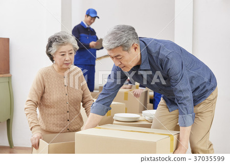 主任,老年人,工人,韓國人 主任,老年人,工人,韓國人 37035599