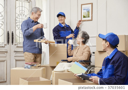 主任,老夫妻,工人,韓國人 主任,老夫妻,工人,韓國人 37035601