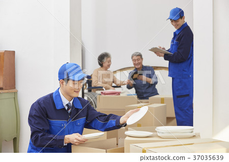 主任,老夫妻,工人,韓國人 主任,老夫妻,工人,韓國人 37035639