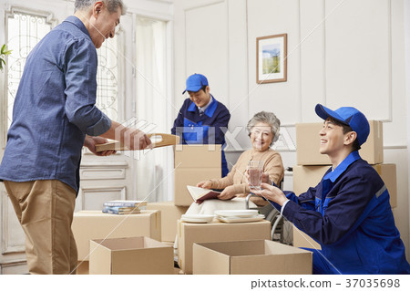 Director, old couple, worker, Korean Director, old couple, worker, Korean 37035698