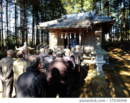 村莊小教堂的元旦 37036946