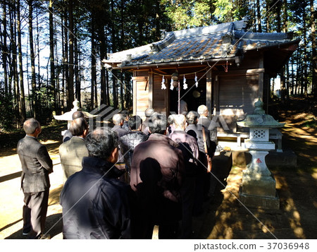 村莊小教堂的元旦 37036948