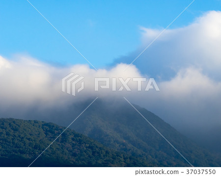 Dagu Mountain under the mist Dagu Mountain under the mist 37037550