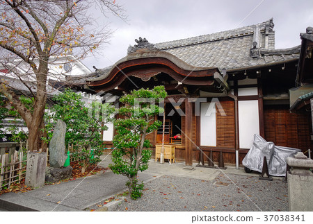 Traditional ancient Japanese wooden house 37038341