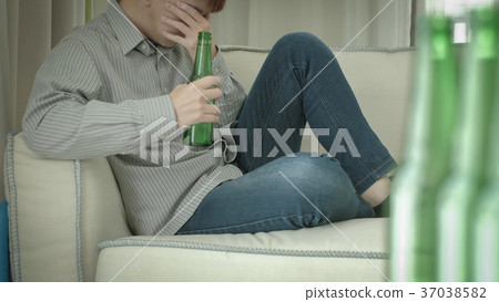 man with alcoholism 37038582