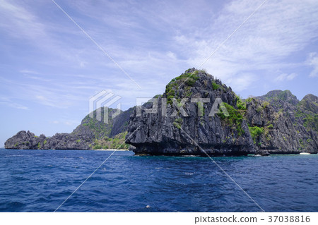 Landscape of tropical sea at sunny day 37038816