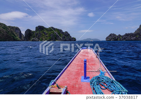 Landscape of tropical sea at sunny day Landscape of tropical sea at sunny day 37038817