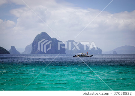 Landscape of tropical sea at sunny day 37038822