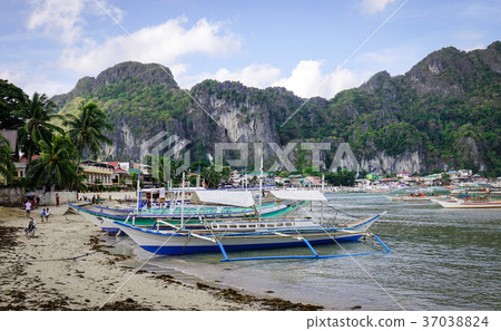 Landscape of tropical sea at sunny day Landscape of tropical sea at sunny day 37038824