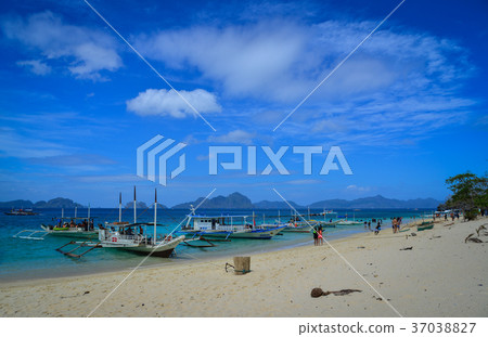 Landscape of tropical sea at sunny day Landscape of tropical sea at sunny day 37038827