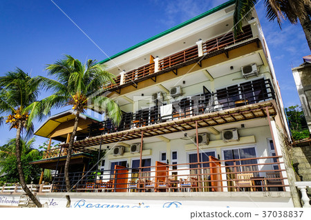 Luxury hotel on the beach in El Nido, Philippines 37038837