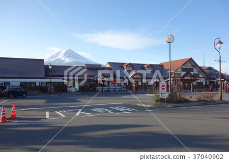 河口湖站及富士山(山梨縣富士河口湖町) 河口湖站及富士山(山梨縣富士河口湖町) 37040902