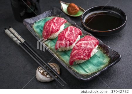 Wagyu Nigiri Sushi  37042782