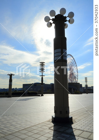 Street light on the dream bridge that shines against the light 37042933