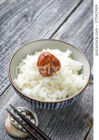 Japanese Koshihikari Rice with Umeboshi 37042984