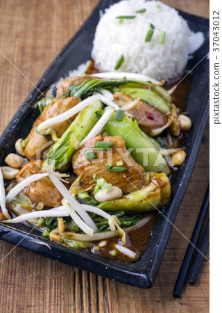 Traditional Chicken Gung Bao with Vegetable Traditional Chicken Gung Bao with Vegetable 37043012