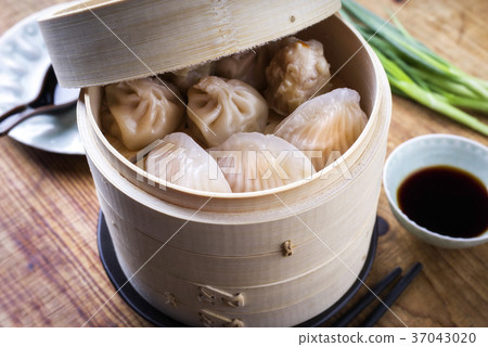 Traditional Chinese Dim Sum 37043020