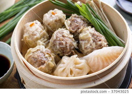 Traditional Chinese Dim Sum 37043025