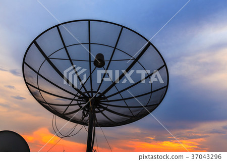 圖庫照片: satellite dish