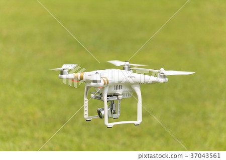 Flying drone Flying drone 37043561