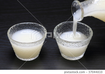 Rice wine 37044810