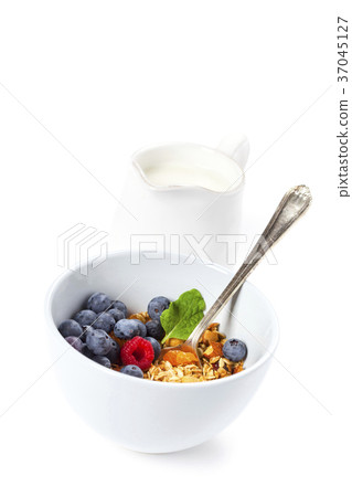 Granola with fresh organic raspberries 37045127