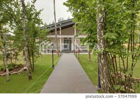 The wooden flooring conducting to the building whe 37047099