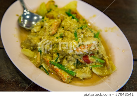 Delicious stir fried curry crab meat - close up. 37048541