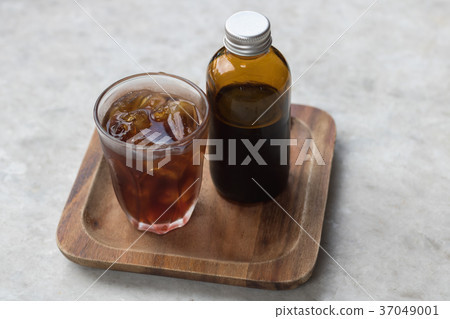 Coffee cold brew in brown bottle Coffee cold brew in brown bottle 37049001