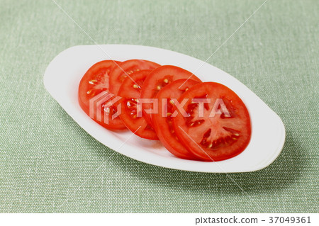 成熟的番茄切片，切和切片 37049361