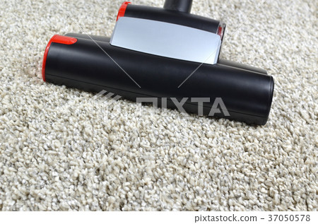 Cleaning carpet with vacuum cleaner dust brush Cleaning carpet with vacuum cleaner dust brush 37050578