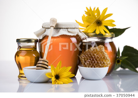 Jar of liquid honey 37050944