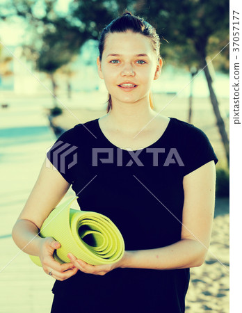 Healthy girl in black T-shirt is ready for training 37057177