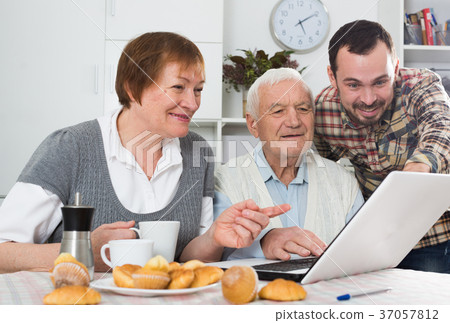 Family watching news in Inet Family watching news in Inet 37057812